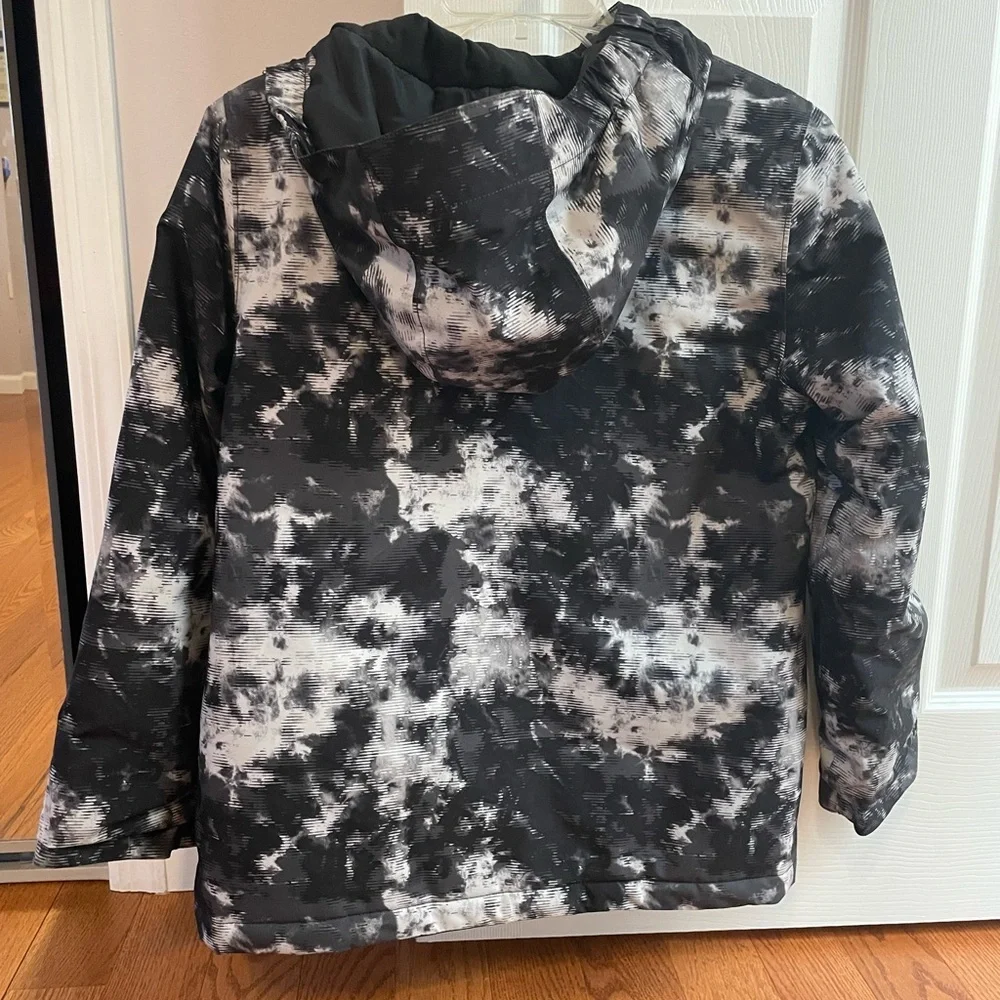 Under Armour storm proof ski/snow jacket Boys size M
